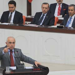 Bakan Çiçek muhalefete seslendi