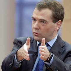 Medvedev: Rusya'nın güçlü ordusuna ihtiyaçı var