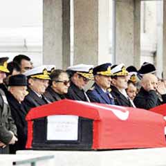 Yarbay'ın cenazesinde komutan sürprizi