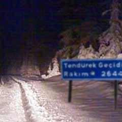 Tendürek Dağı'nda 200 araç mahsur