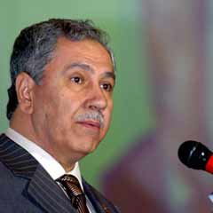 Arınç'ın evinin çevresindeki araçlarda arama yapıldı