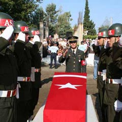 33 şehidin 300 şahidi var