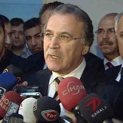 'DTP'lilerin Meclis'te kalma kararı kendi taktirleridir'