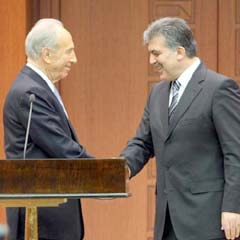Gül, Peres'in davetini kabul etti