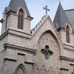 Kilise'de edepsiz afiş