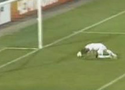 Milli maçta skandal gol!