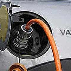 Finlandiya'da elektrikli arabalara şarj istasyonları açıldı