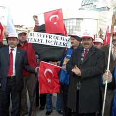 Polis, eylemci Tekel işçilerini dağıttı