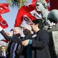 Saylan'ın heykeli bakın nereye dikildi!