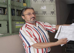 4 yaşında elektrik abonesi oldu