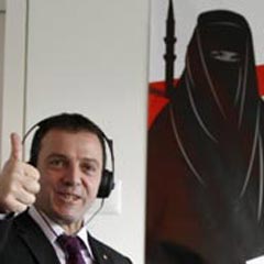 Minare Yasakçısı İzmirli Ve Türk