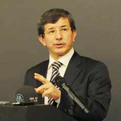Davutoğlu, ayağının tozuyla Kıbrıs'ı görüştü