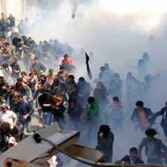 İzinsiz gösteride 113 gözaltı