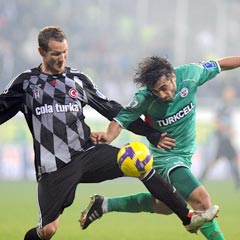 Kartal fırsatı tepti - FOTO
