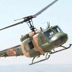 Askeri helikopter piste çakıldı