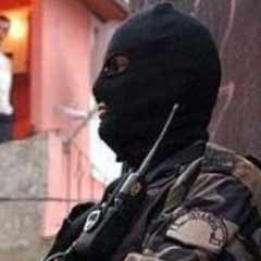 Polis, yasa dışı gösterilere karşı nöbette