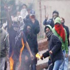 PKK yandaşları Cizre'de gösteri yaptı