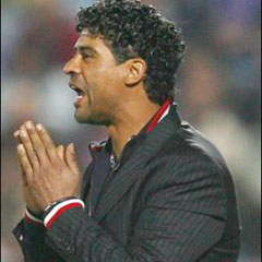 Rijkaard görevi bıraktı mı?