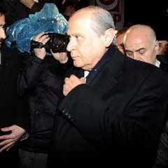Bahçeli, bayram namazını Gazi Camii'nde kıldı