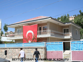 O binaya dev Türk Bayrağı asıldı!