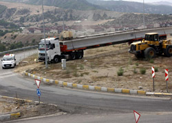 Kavşağı Dönemeyince Yeni Yol Açıldı