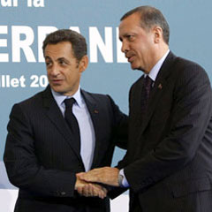 Sarkozy, Erdoğan'dan rol çalıyor