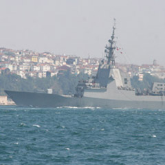 Rus savaş gemileri İstanbul Boğazı'ndan geçti