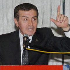 Miting alanında değil sanki kışlada konuştu