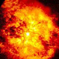 Pakistan'da bombalı saldırı: 10 ölü