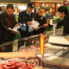 Kasap ve et satışı yapan marketler denetlendi