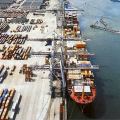 "İskenderun ekonomisi can çekişiyor"