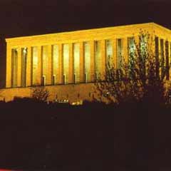 Anıtkabir Türbe mi tapınak mı?