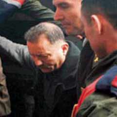 Kadın pazarlayıcısı küfürbaz Albay!