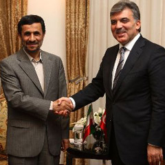Cumhurbaşkanı Gül, Ahmedinejad'la görüştü