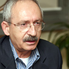 Söylemi başka, eylemi başka