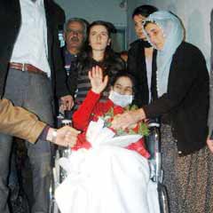 Güler Zere'nin uçak yolculuğu için kimlik sorunu çıktı