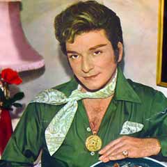 Zeki Müren geyiği çevirdiler