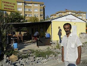 Cemevi provokasyonundan polis çıktı