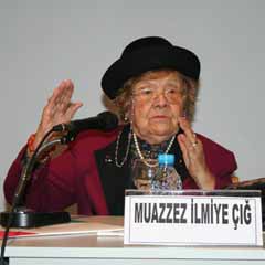 Böyle buyuruyor 'Muezzez hemşire'