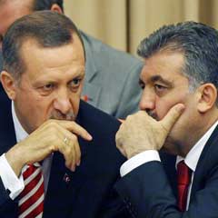 Gül ve Erdoğan hakkında suç duyurusu