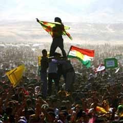 PKK'lı grubu Nusaybin'de binlerce kişi karşıladı