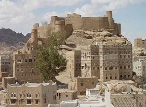 Yemende yağmur tarihi kaleyi vurdu