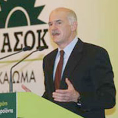 Papandreu hükümeti güven oyu aldı
