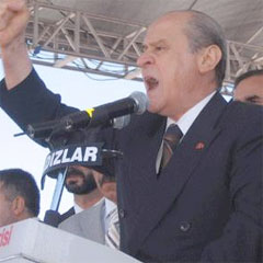 Bahçeli yine açtı ağzını yumdu gözünü