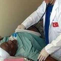 Türk doktorlar, Etiyopya'da yetimleri sevindirdi