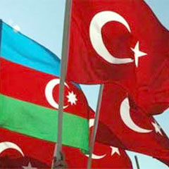 Azeriler, Türk bayrağını indirdi