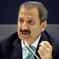 Bakan iş buluyor, çalışın diye yalvarıyor!