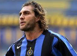 Eski golcü Vieri, eski kulübünü mahkum ettirdi