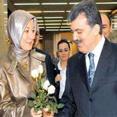 Gül, Eyfel Kulesi'ni ziyaret etti
