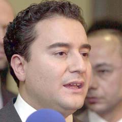 Babacan polisini savundu